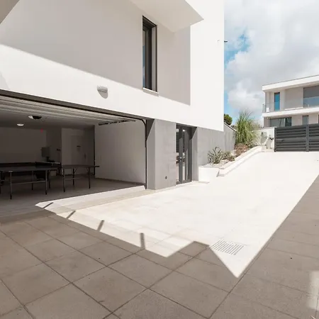 Dino With Ocean View * Ribamar (Lourinha)