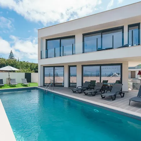 Dino With Ocean View * Ribamar (Lourinha)