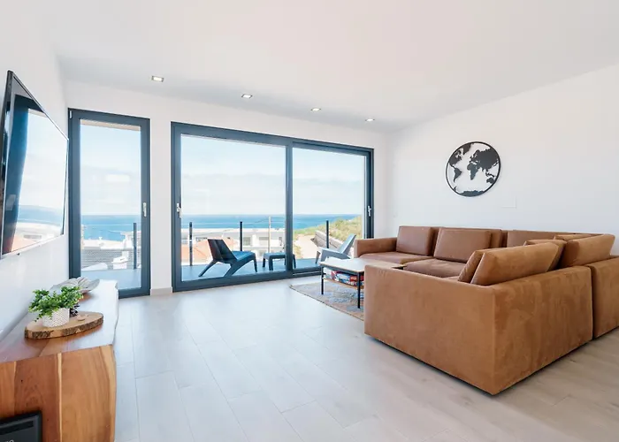 Dino With Ocean View * Ribamar (Lourinha)