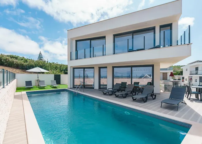 Dino With Ocean View * Ribamar (Lourinha)