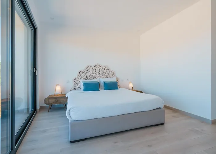 Dino With Ocean View Villa